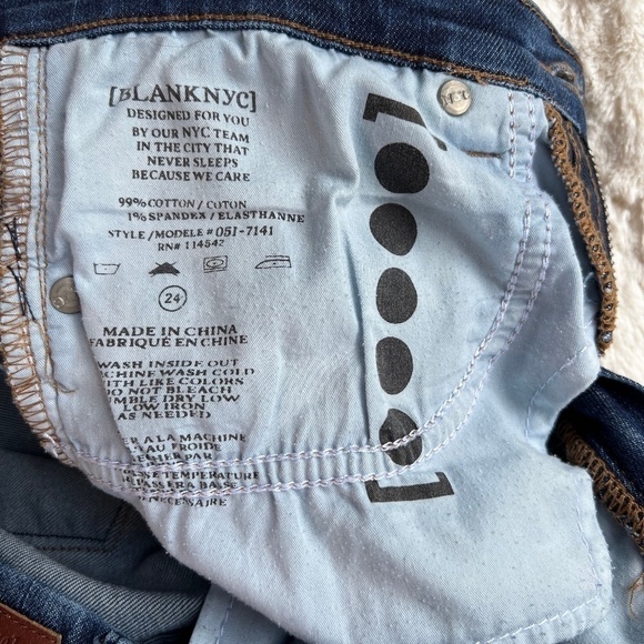 BLANK NYC Tomboy Distressed Boyfriend Jeans Medium Wash Size 24 - Picture 7 of 16